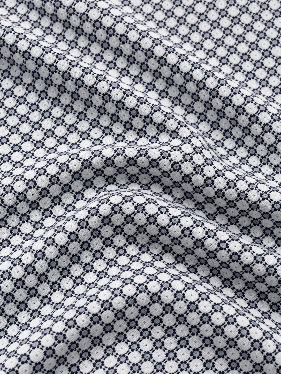 Performance-Golfpullover mit schwarz-weißem geometrischem Muster und Viertelreißverschluss