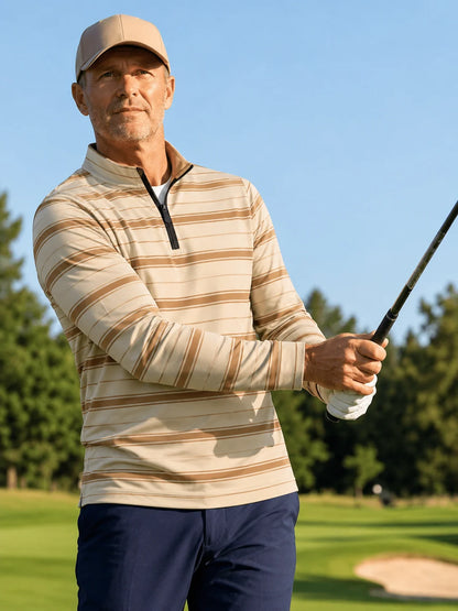 Golf-Pullover in Elfenbein mit kamelfarbenen Nadelstreifen und Viertelreißverschluss aus Funktionsmaterial