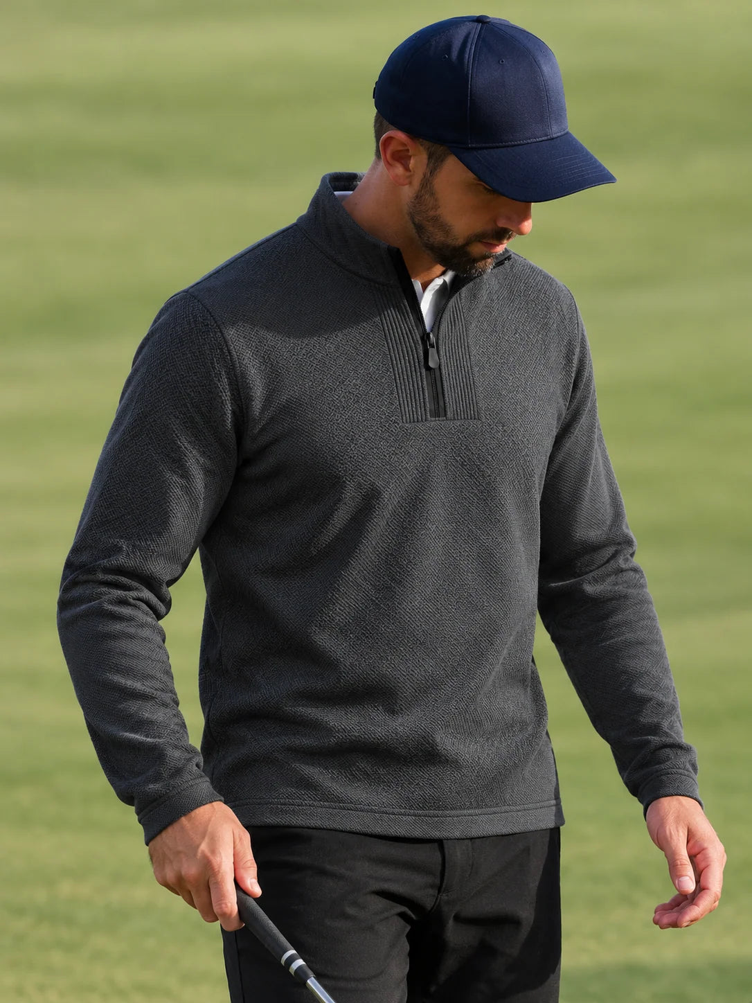 Golf-Pullover aus Funktionsmaterial in Anthrazitgrau mit feiner Mikrorippstruktur und Viertelreißverschluss