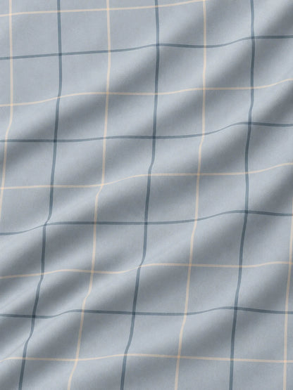 Golfpullover in Puderblau mit Fensterkaromuster und Viertelreißverschluss