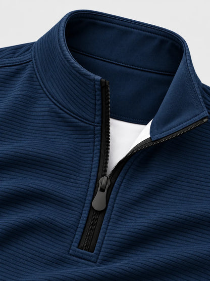 Golf-Pullover aus Funktionsmaterial in tiefem Marineblau mit gerippter Struktur und Viertelreißverschluss