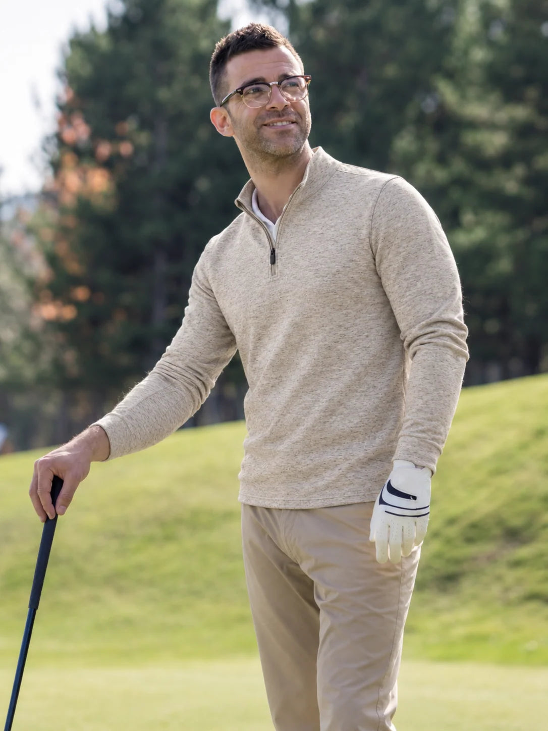 Melierter Golf-Pullover in Haferbeige mit kurzem Reißverschluss