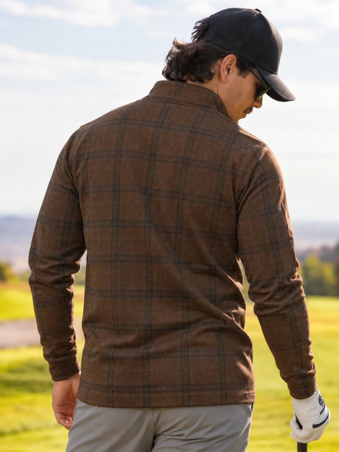 Golf-Pullover mit Viertelreißverschluss und edlem braunem Fensterkaro-Muster aus Funktionsmaterial