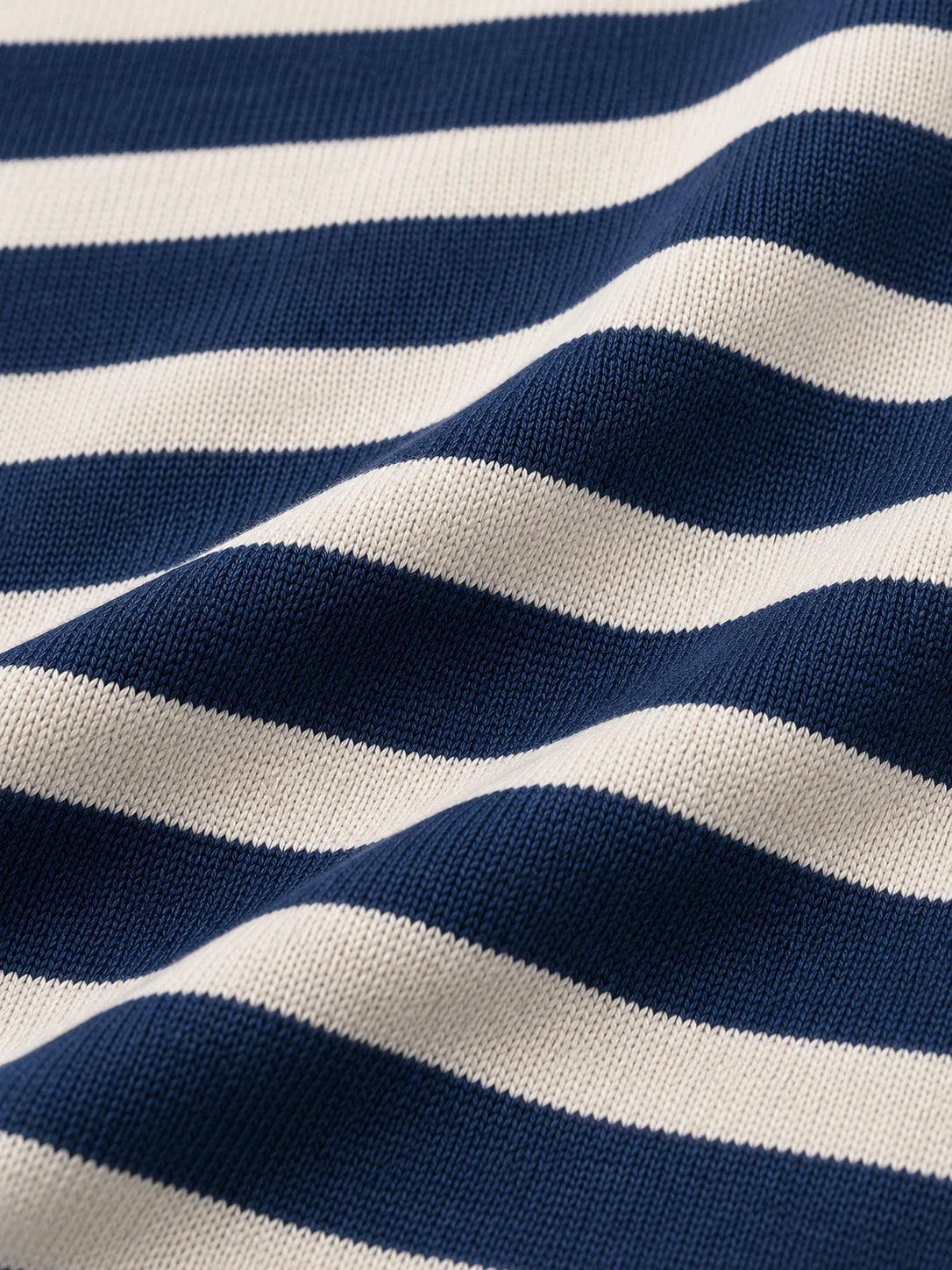 Golf-Pullover aus Funktionsmaterial in Marineblau mit nautischem Streifenmuster und Viertelreißverschluss
