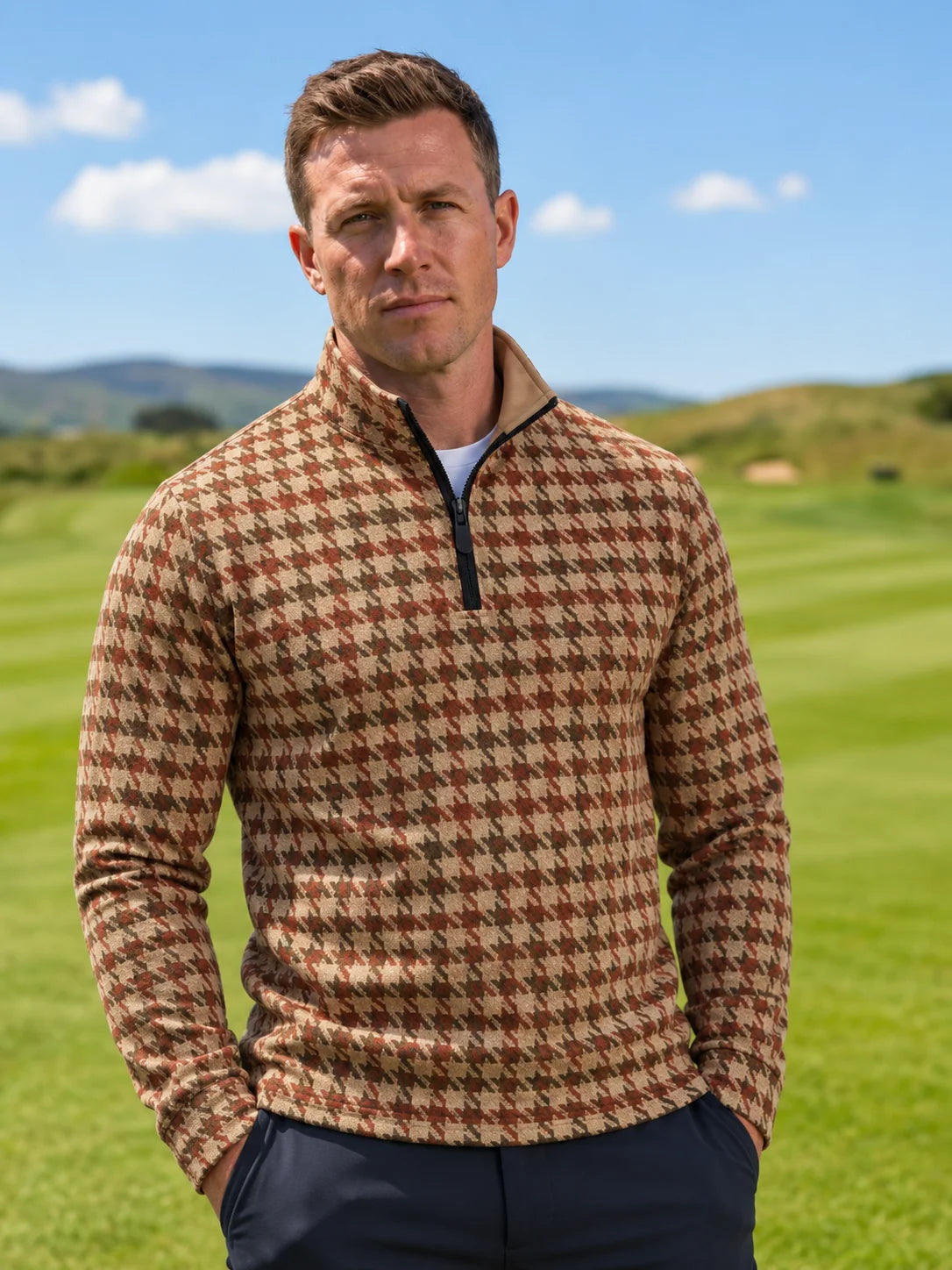 Golf-Pullover mit Hahnentrittmuster in Beige, Rostbraun und Olivgrün und Viertelreißverschluss aus Funktionsmaterial