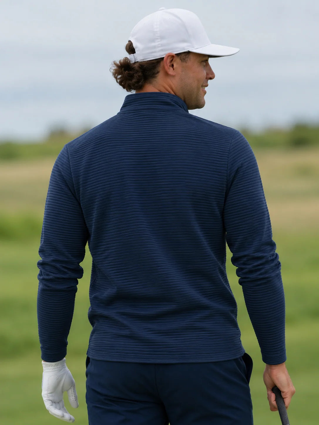 Golf-Pullover aus Funktionsmaterial in tiefem Marineblau mit gerippter Struktur und Viertelreißverschluss