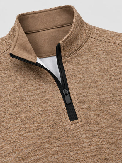 Camelbrauner Golf-Pullover aus strukturiertem Melange-Strick mit Viertelreißverschluss