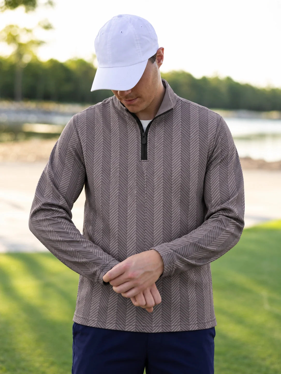 Golf-Pullover in Taupe mit Fischgrätmuster und kurzem Reißverschluss