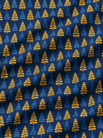 Golfpullover in Marineblau mit weihnachtlichem Tannenbaummuster und Viertelreißverschluss