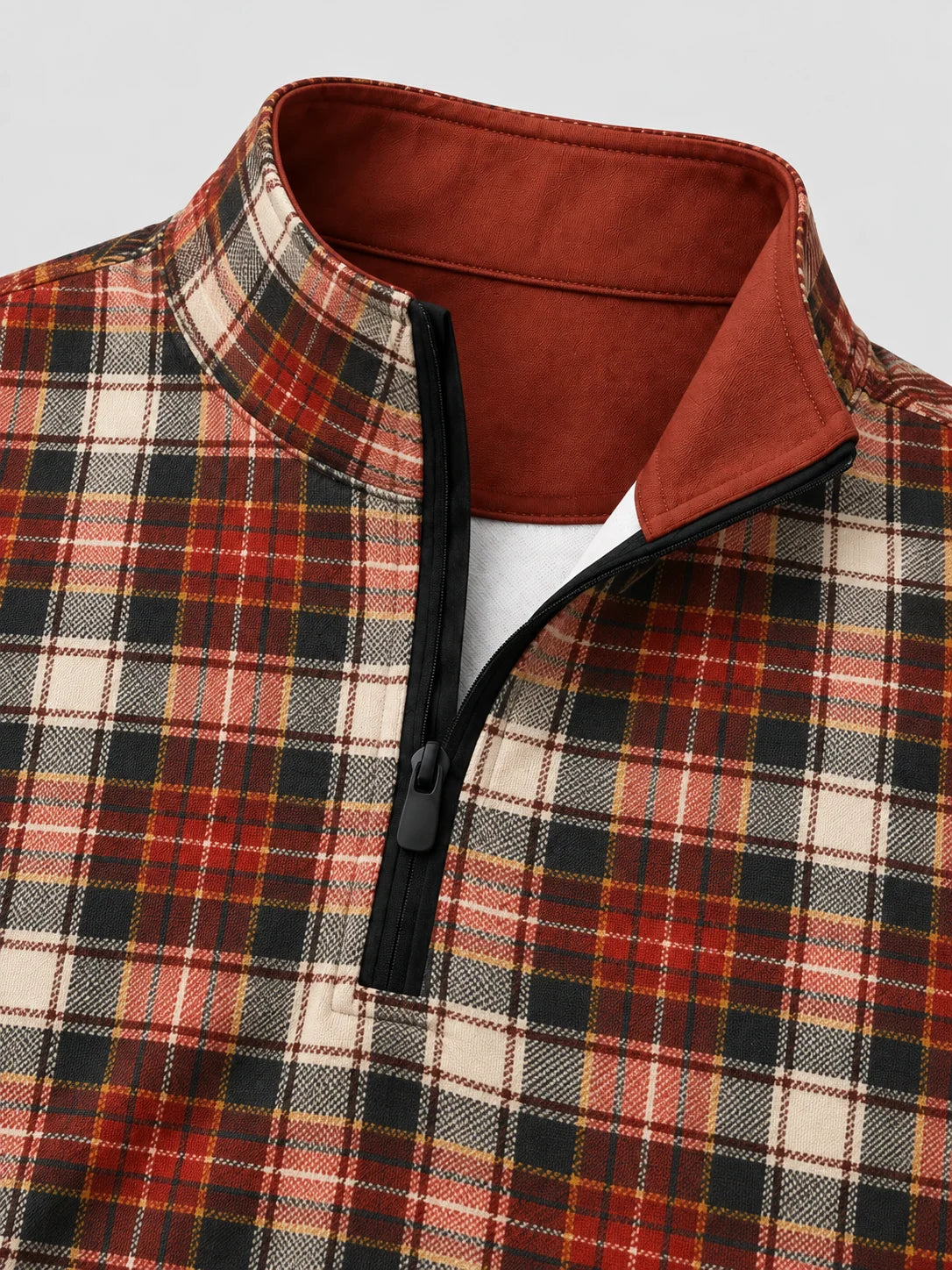 Golf-Pullover mit Karomuster in Karmesinrot, Creme und Schwarz und Viertelreißverschluss aus Funktionsmaterial