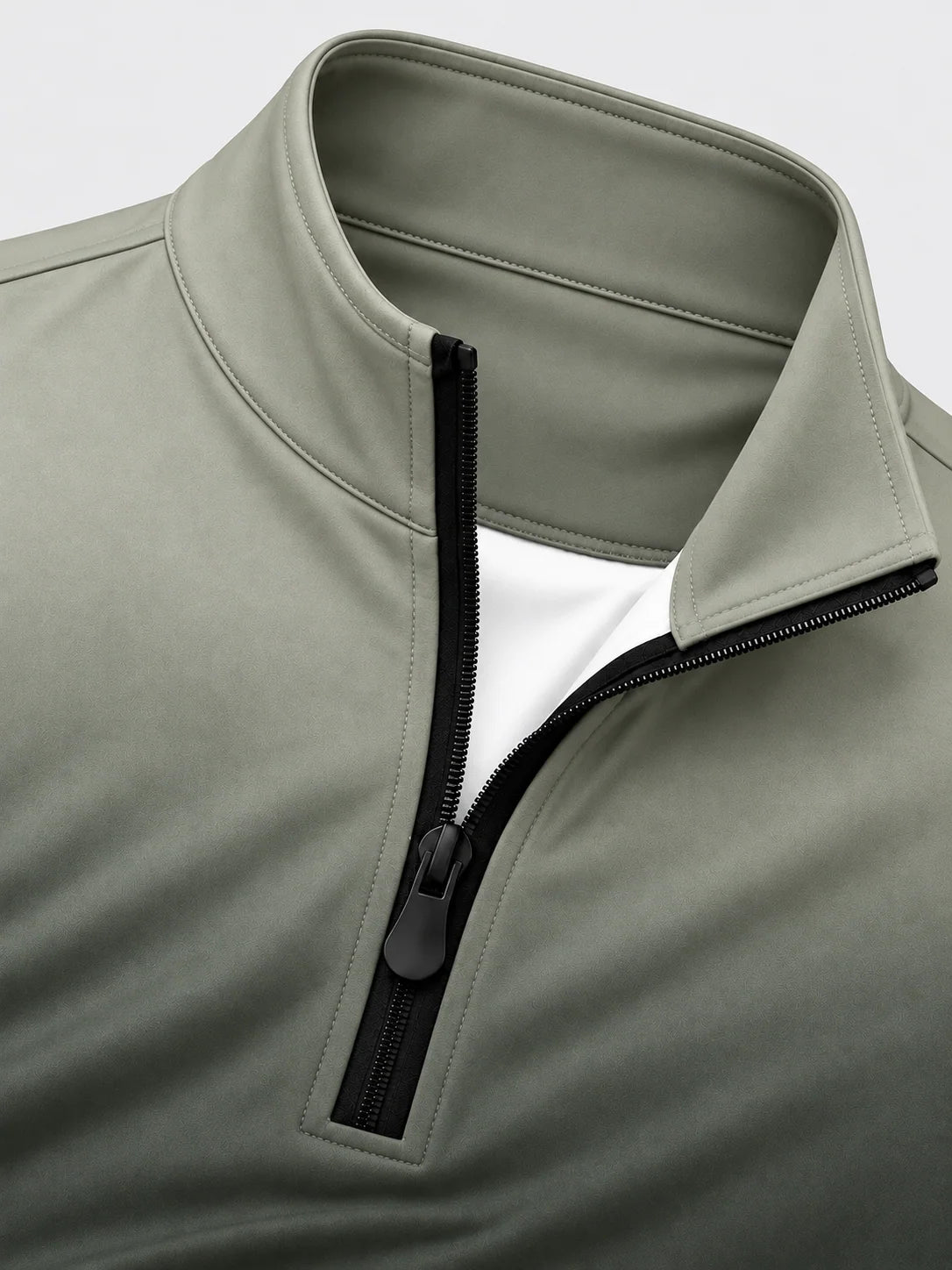 Golfpullover in Salbeigrün mit Ombre-Farbverlauf und Viertelreißverschluss