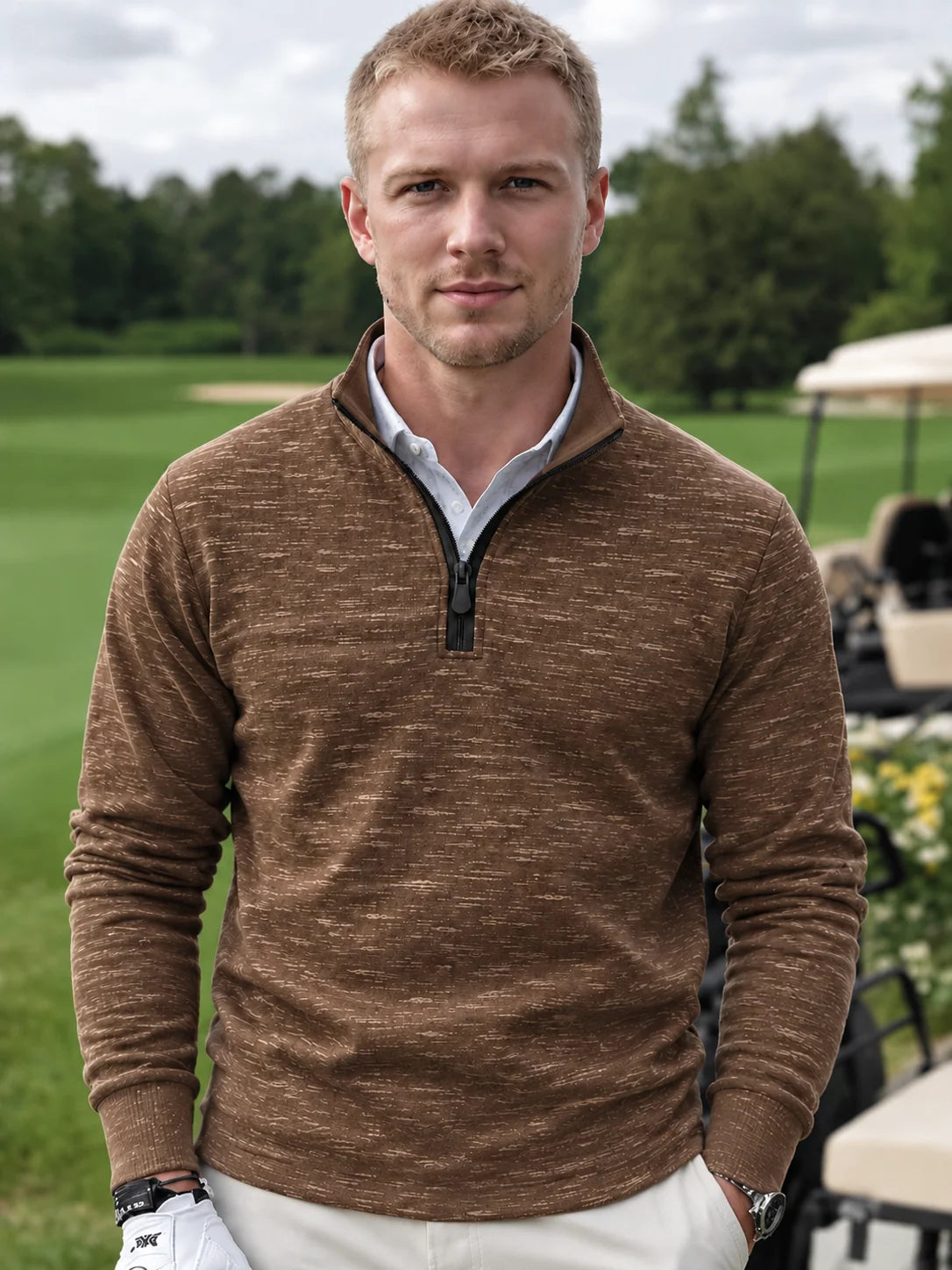 Golf-Pullover mit Viertelreißverschluss und melierter Struktur in Braun