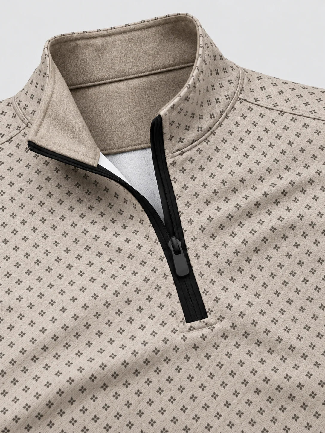 Elfenbeinfarbener Quarter-Zip-Pullover mit Farbverlauf und feinem Mikro-Muster