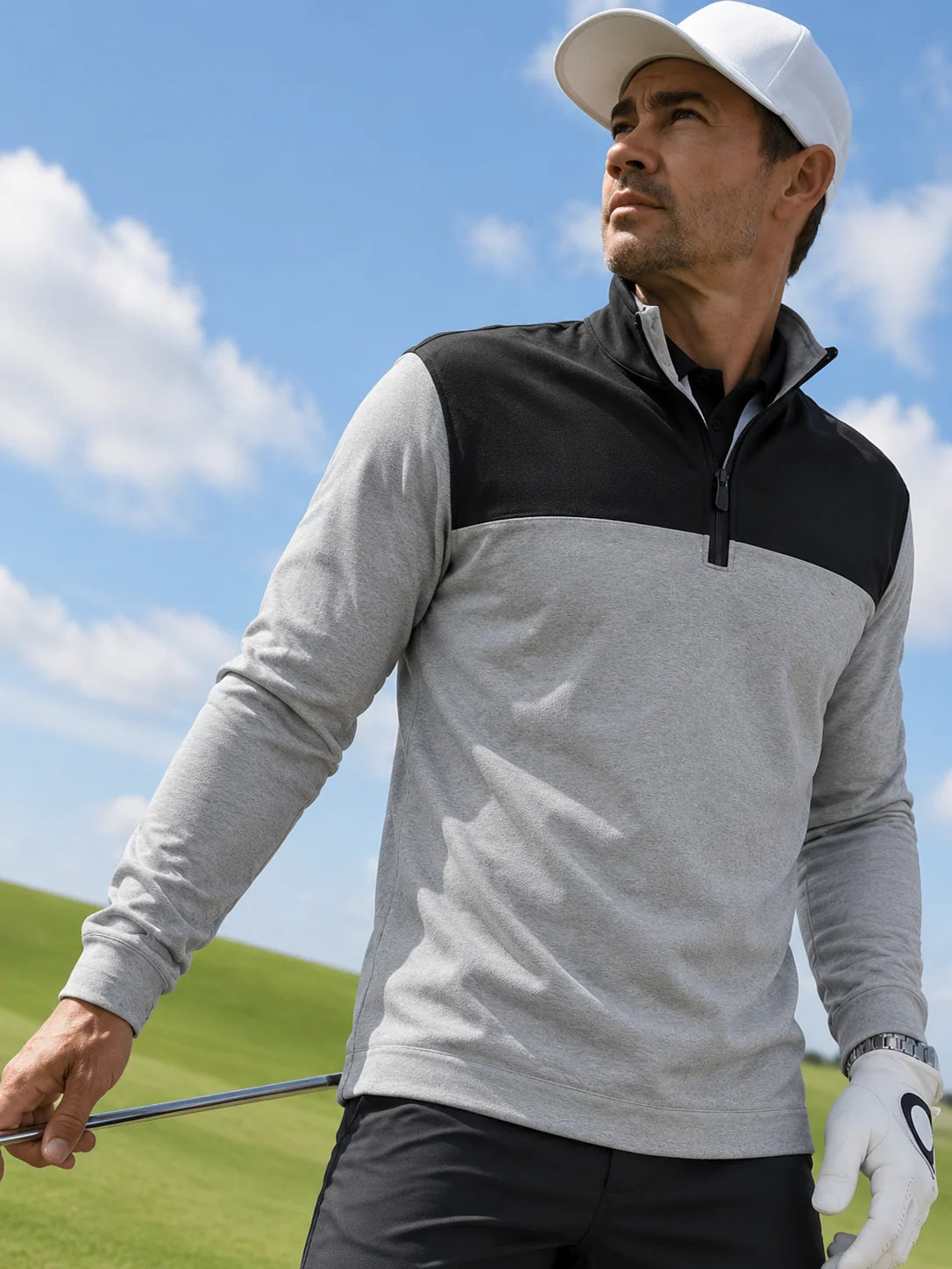 Schwarzer und grauer Golf-Pullover mit Colorblock-Design und kurzem Reißverschluss
