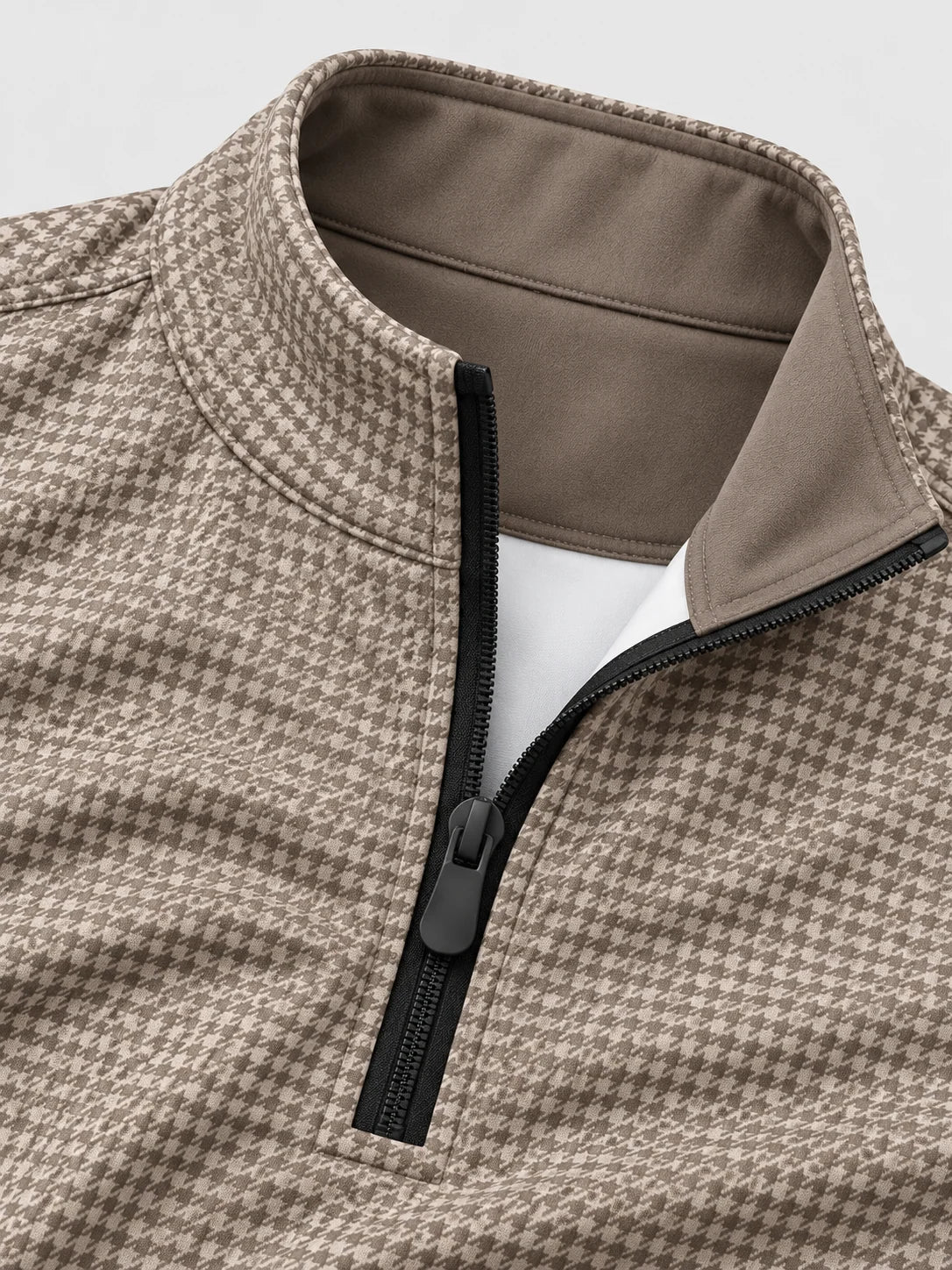 Klassischer Golfpullover für Herren in Taupe mit Hahnentrittmuster und Viertelreißverschluss