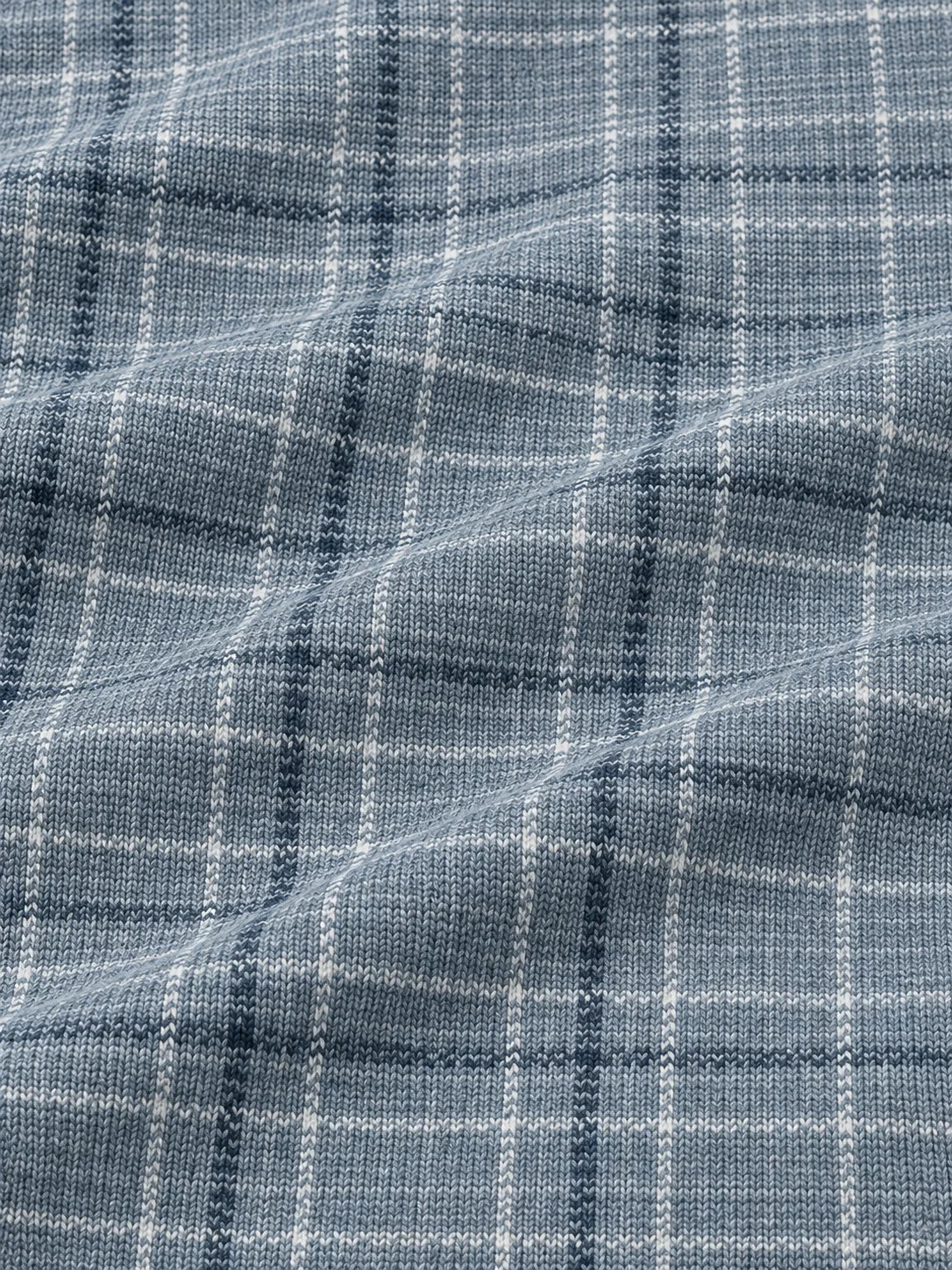 Golf-Pullover aus Funktionsmaterial in Staubblau mit gekreuztem Karomuster und Viertelreißverschluss
