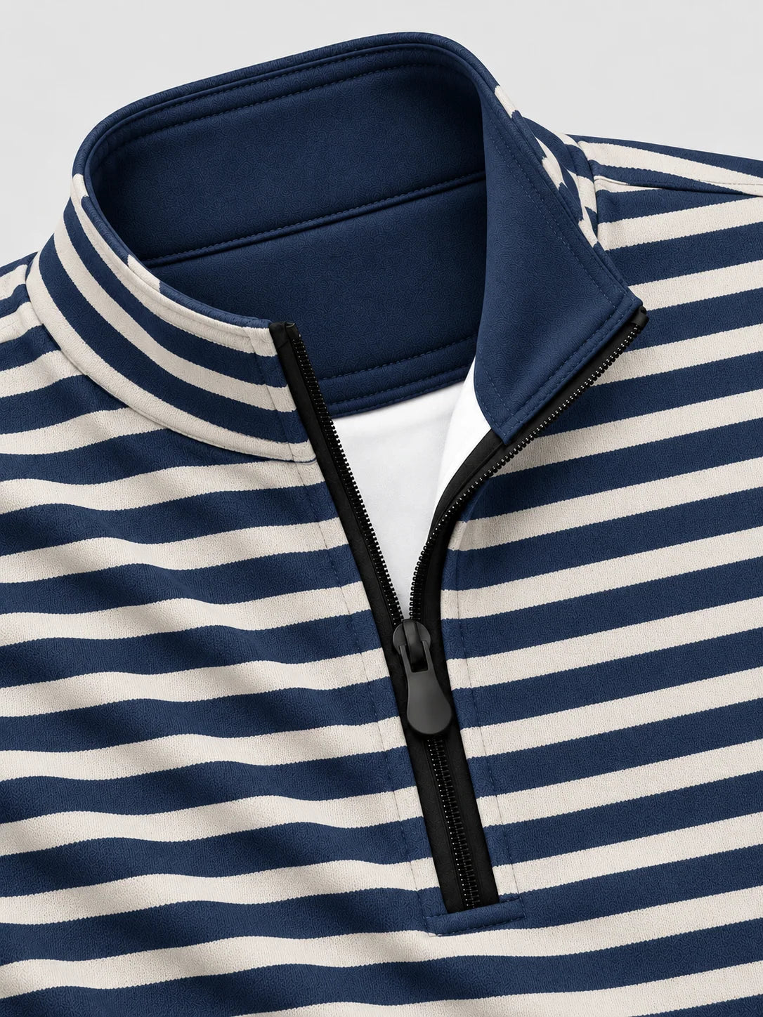 Golf-Pullover aus Funktionsmaterial in Marineblau mit nautischem Streifenmuster und Viertelreißverschluss