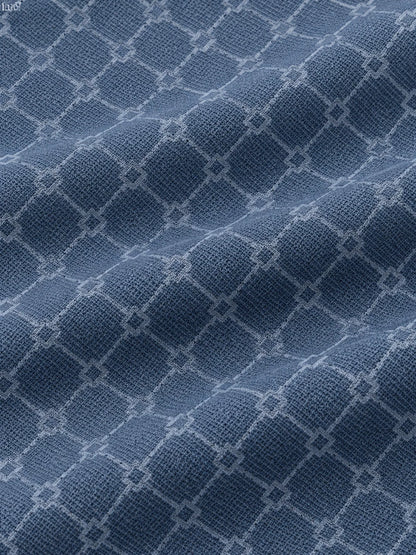 Staubblauer Golf-Pullover aus Funktionsmaterial mit Rautengittermuster und Viertelreißverschluss