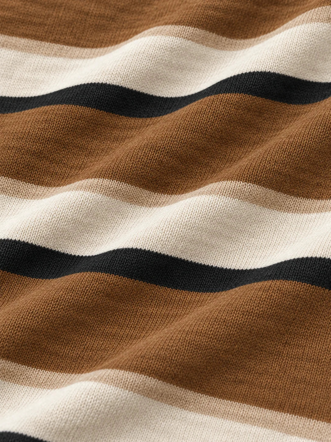 Golf-Pullover mit breiten Streifen in Espressobraun, Elfenbein und Schwarz und Viertelreißverschluss aus Funktionsmaterial