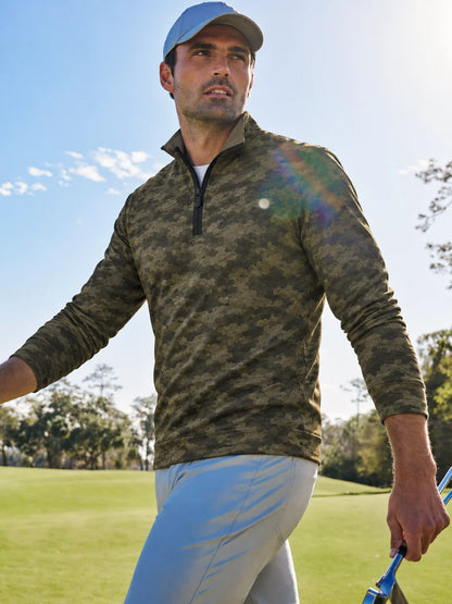 Olivgrüner Golfpullover mit Camouflage-Muster, Funktionsmaterial und Viertelreißverschluss