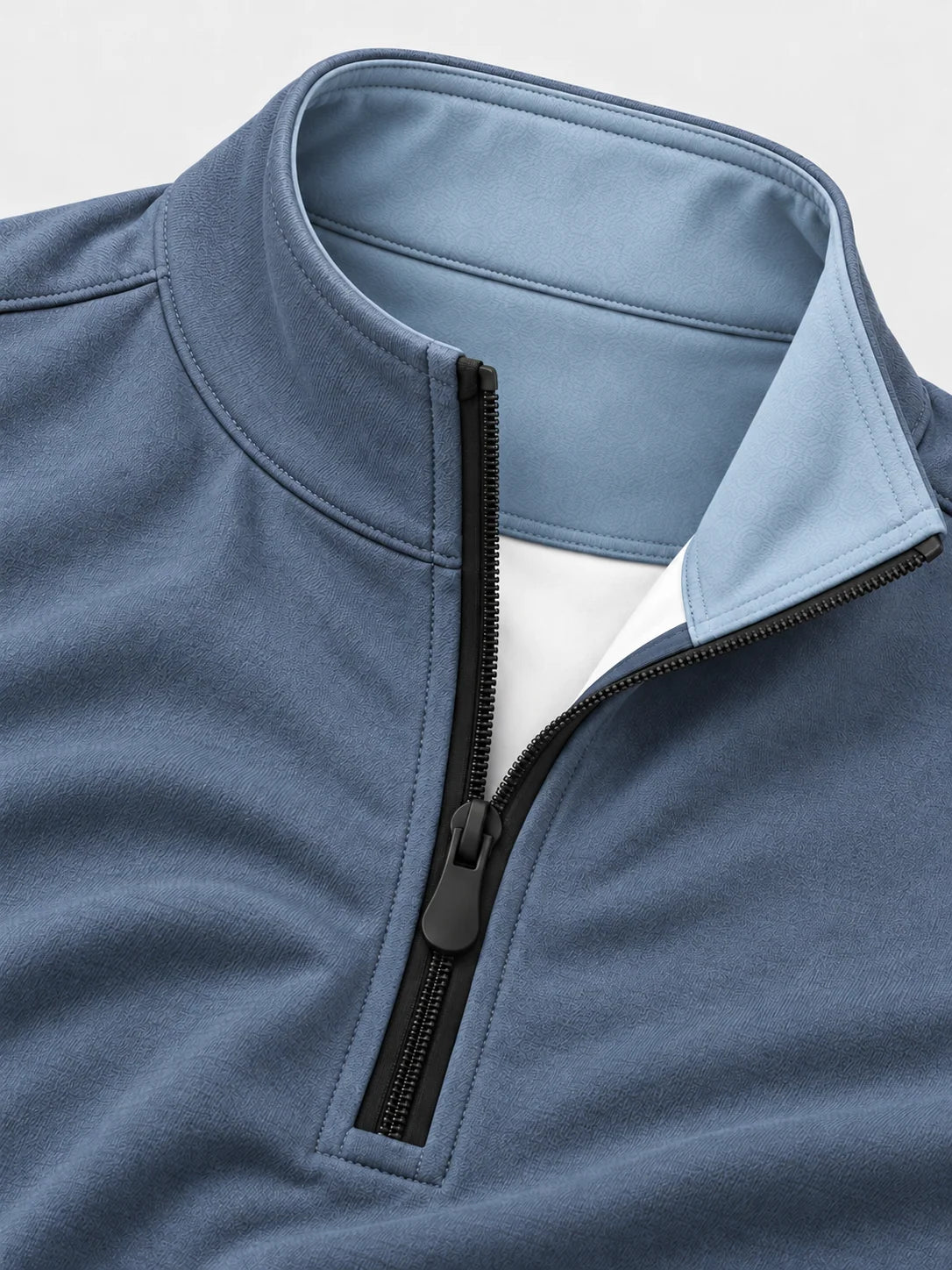 Performance-Golfpullover in verwaschenem Blau mit doppeltem Streifenmuster und Viertelreißverschluss