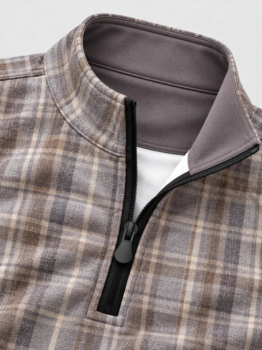 Golf-Pullover mit Viertelreißverschluss und Tartan-Karomuster in Taupe