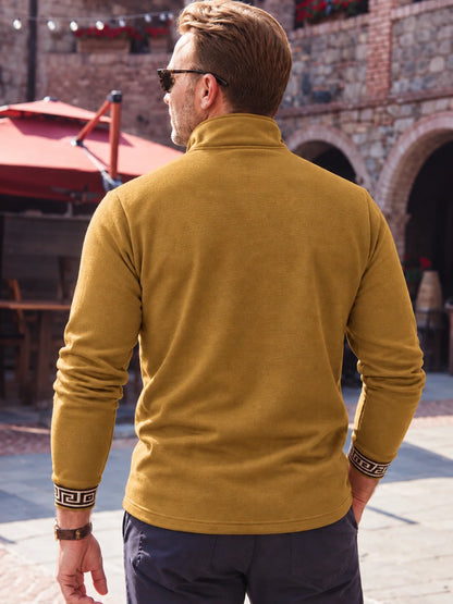 Senfgelber Performance-Pullover mit griechischem Mäandermuster und Viertelreißverschluss