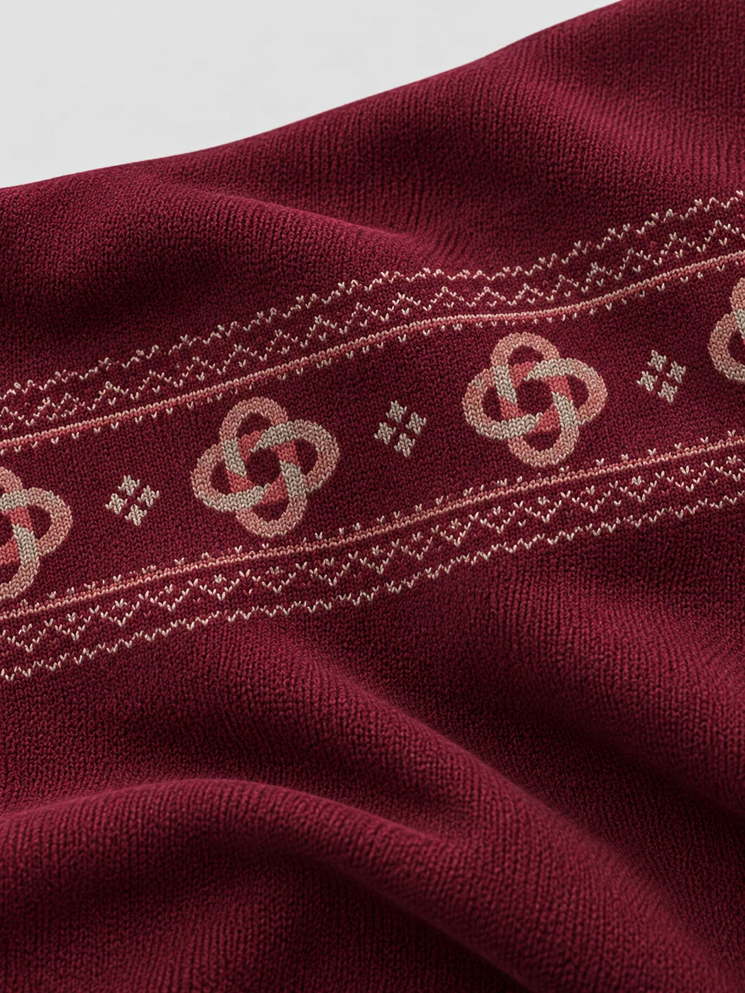 Burgunderroter Performance-Pullover mit keltischem Knotenmuster und Viertelreißverschluss